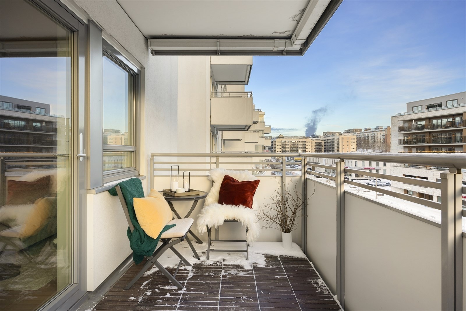 Balkong nr. 2. Her har du god plass til utemøblementer og grill. Galleribilde