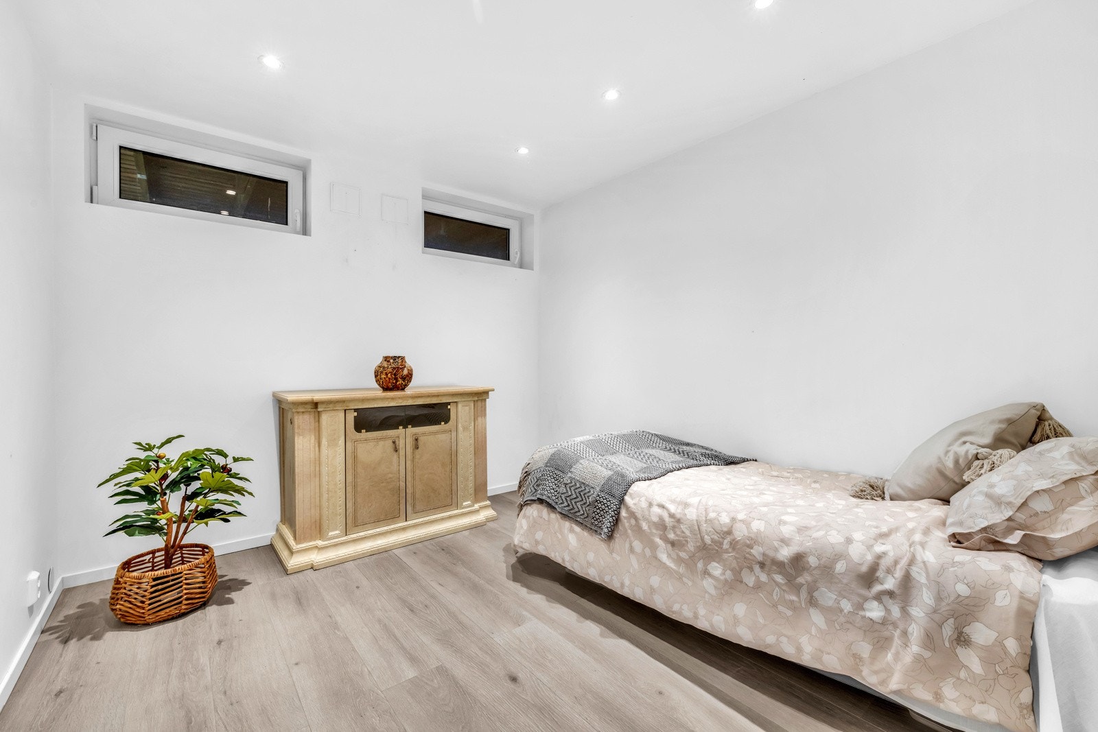 I underetasjen har boligen et innredet rom, som i dag benyttes som soverom. Galleribilde