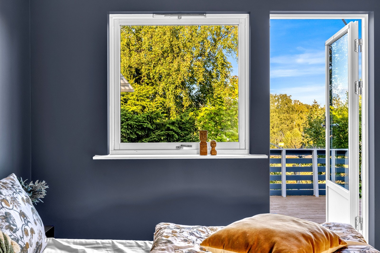 Terrassen passer perfekt til både morgenkaffen og lange kvelder med noe godt i glasset. Galleribilde