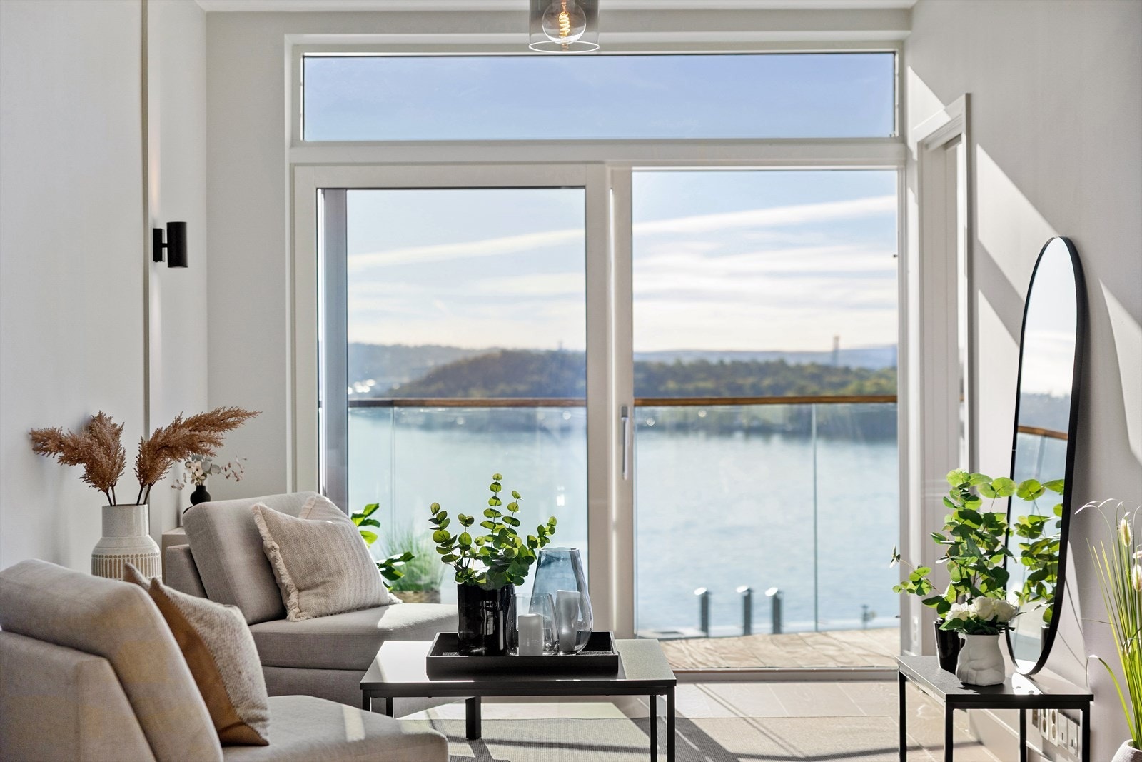 I Kavringen Brygge 1 finner du denne attraktive 2-roms toppleiligheten i 8. etasje, med eksklusiv plassering helt ytterst på Tjuvholmen. Foto: Pontus Holmenäs. Galleribilde