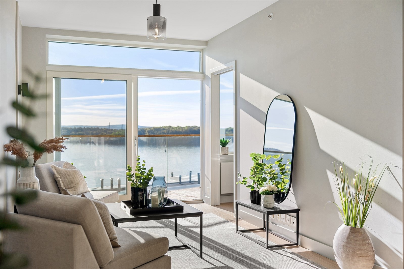 Stuen åpner mot en fantastisk sydøstvendt balkong på ca. 7 m². Galleribilde