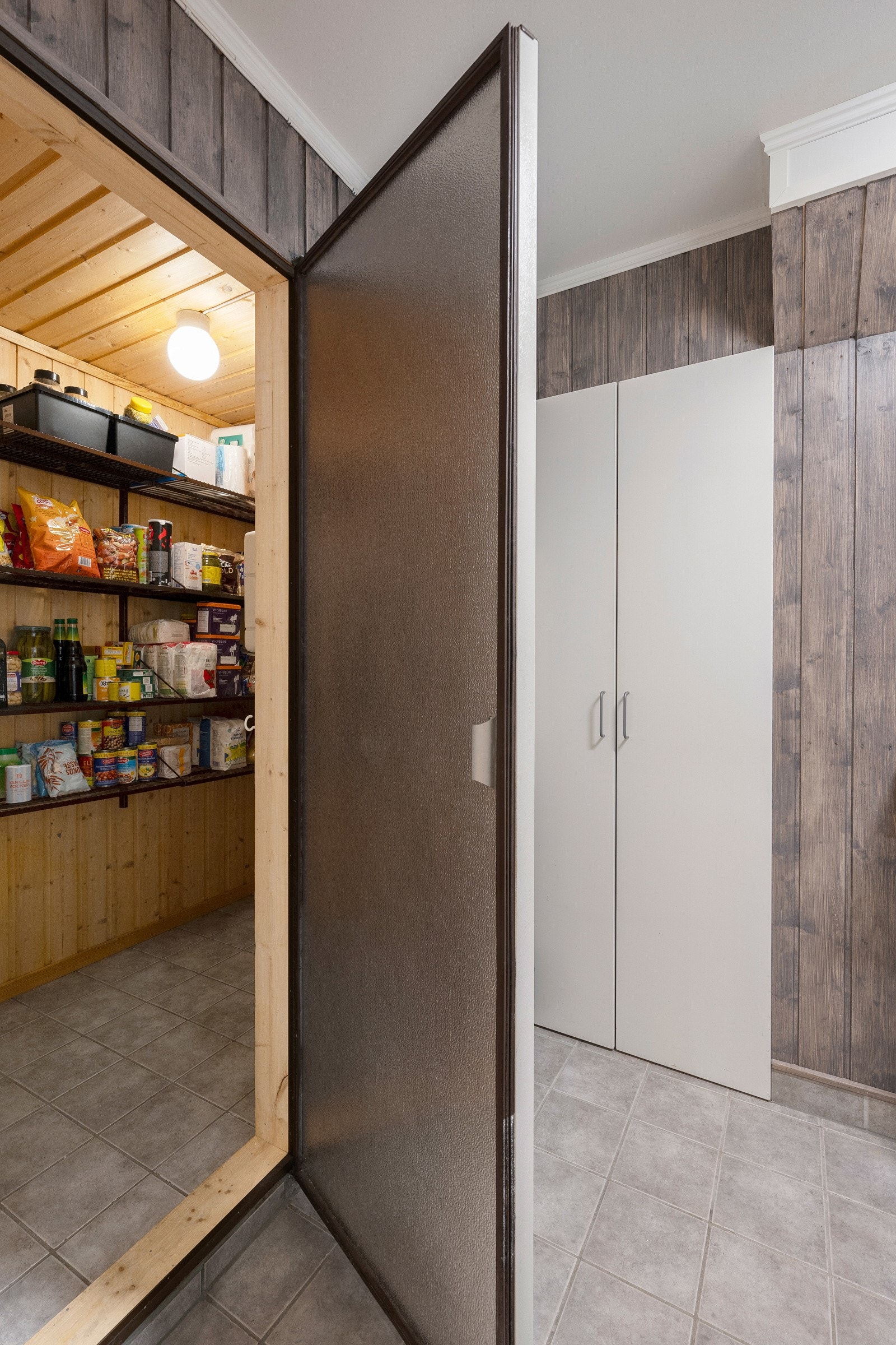 Praktisk kjølerom i underetasjen. Galleribilde