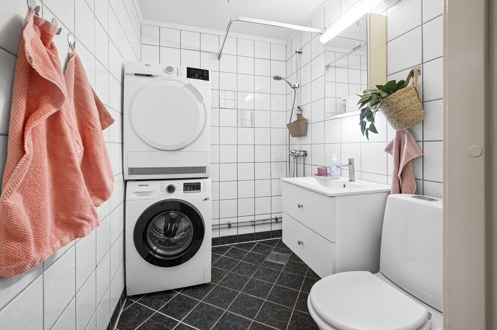 Flislagt bad med varmekabler i gulv. Galleribilde