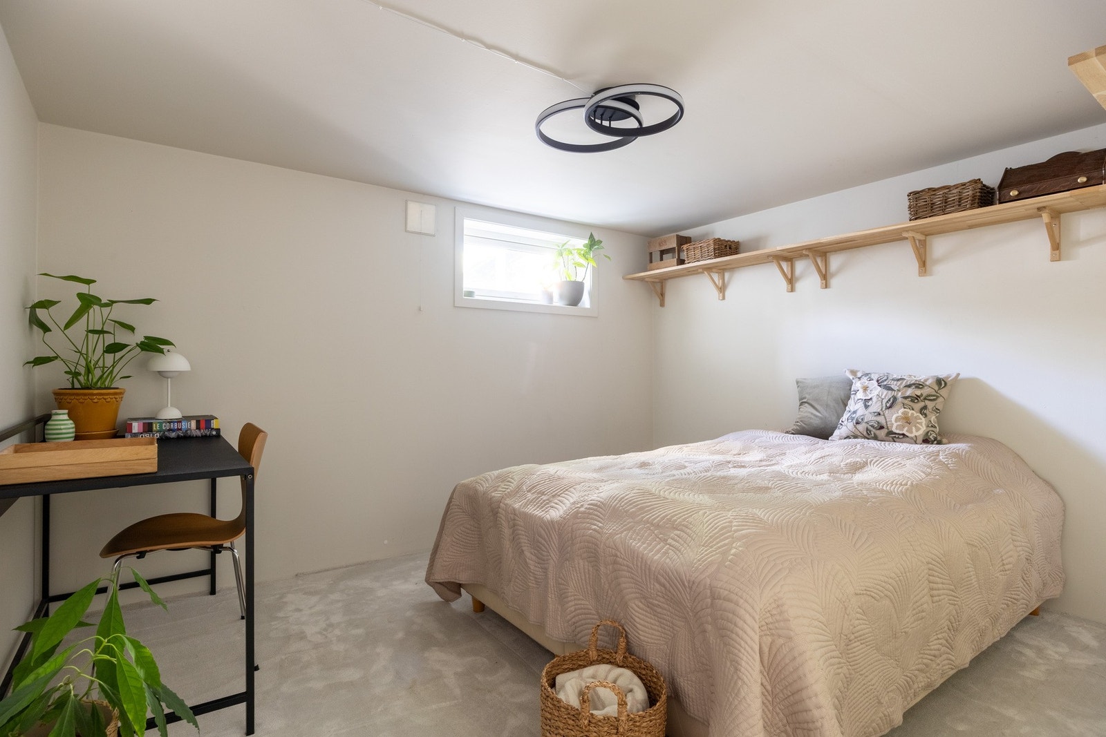 Rom benyttet som gjesterom/kontor. Galleribilde