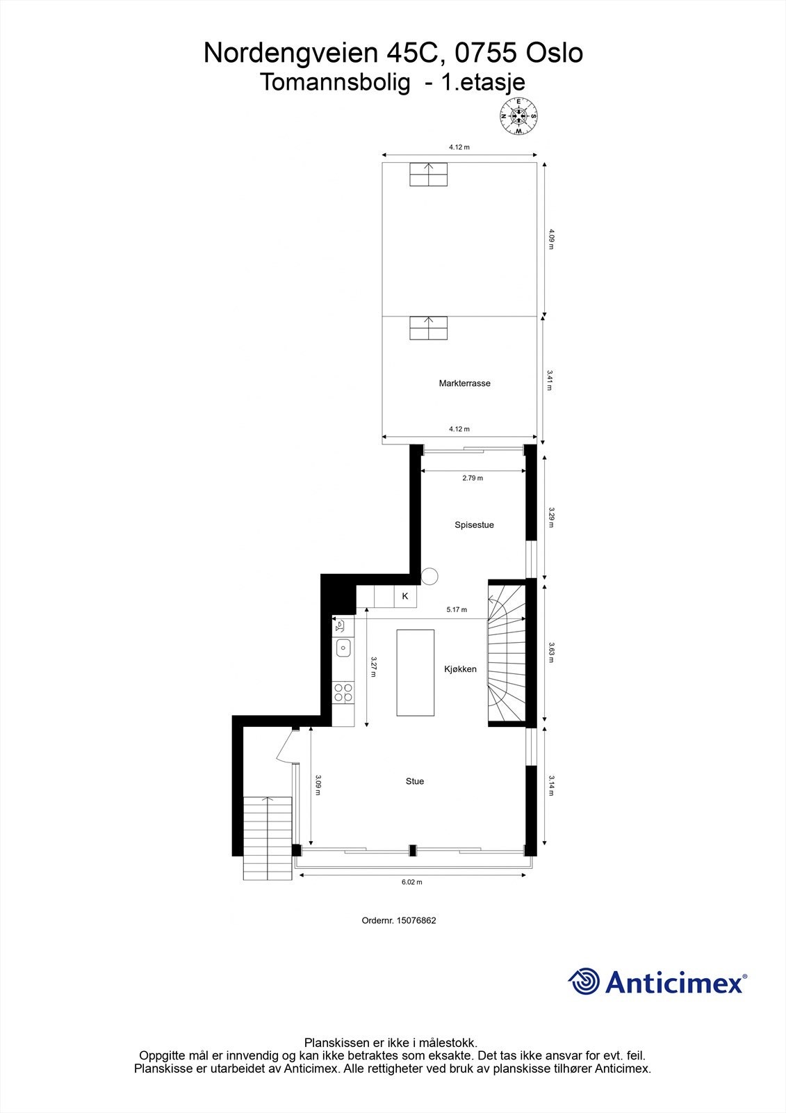 Hovedetasjen har ikke bare stue, kjøkken og spisestue. Herfra har du også utgang til to pent opparbeidede uteplasser; èn på østsiden av huset for morgensolen og en på vestsiden til kveldssola! Galleribilde