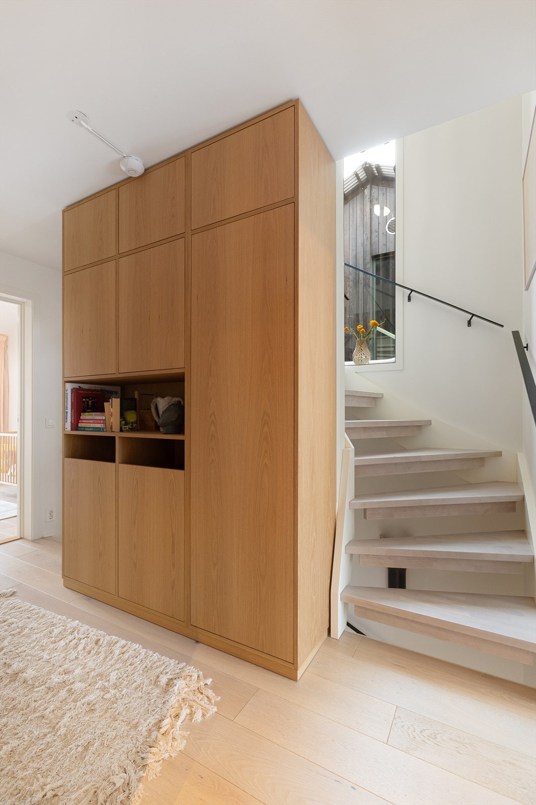 På toppen av dette langstrakte huset gjemmer det seg en "hemmelig" etasje som i dag brukes av de minste i huset. Galleribilde