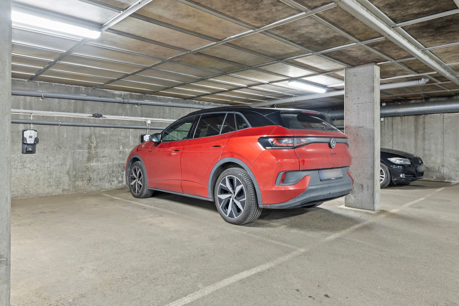 Mulighet for kjøp av garasjeplass med elbillader. Galleribilde