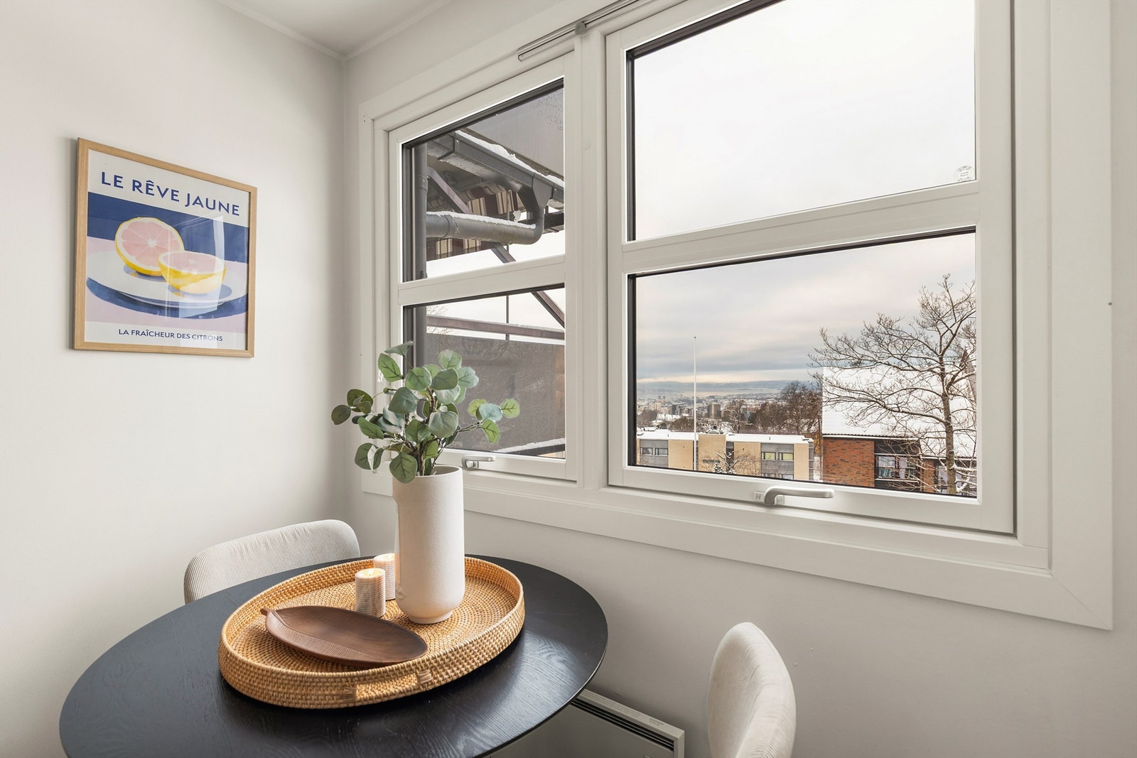 Utsikten kan også nytes fra kjøkkenet. Galleribilde