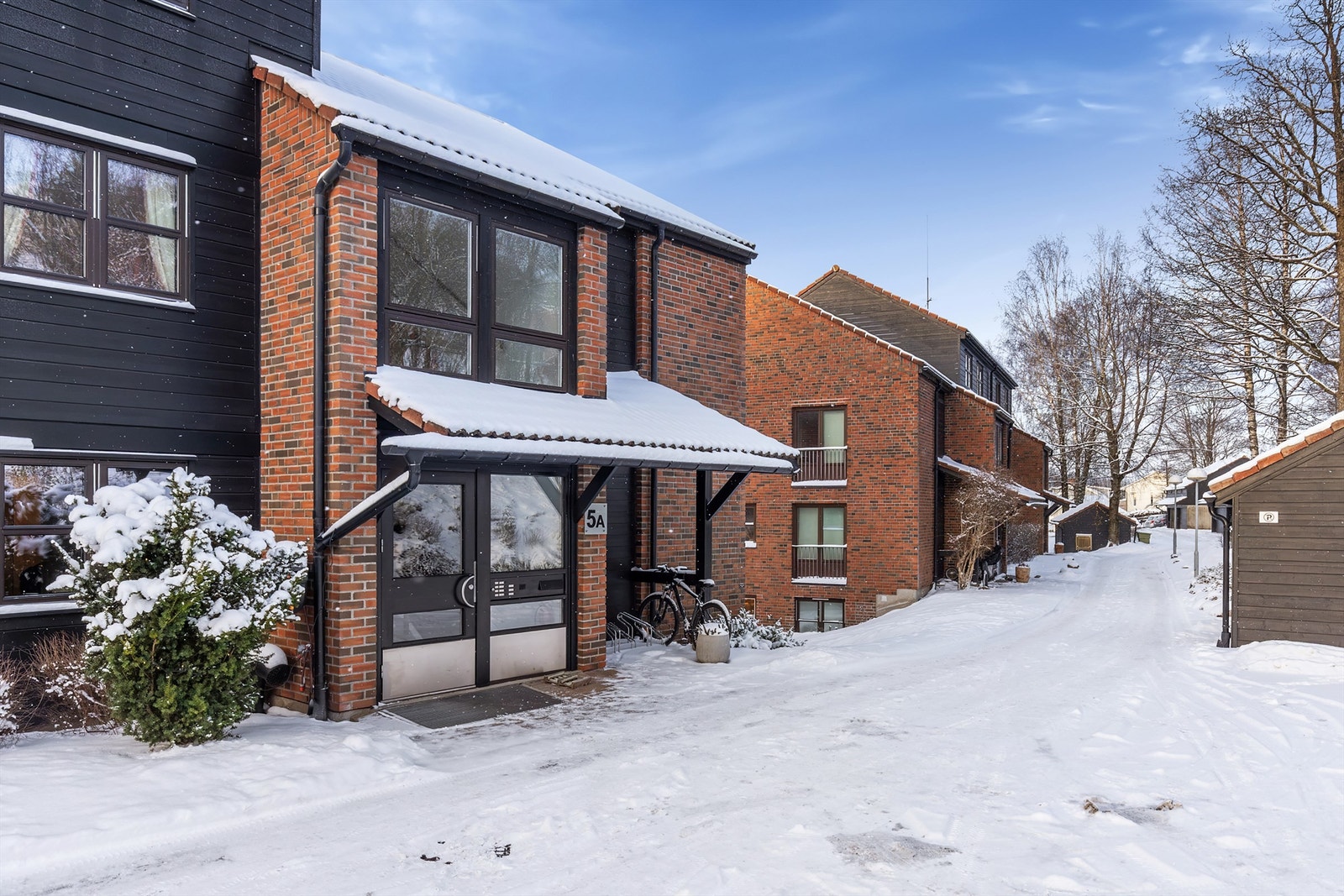 Leiligheten ligger i byggets 1.etasje med trappefri adkomst. Galleribilde