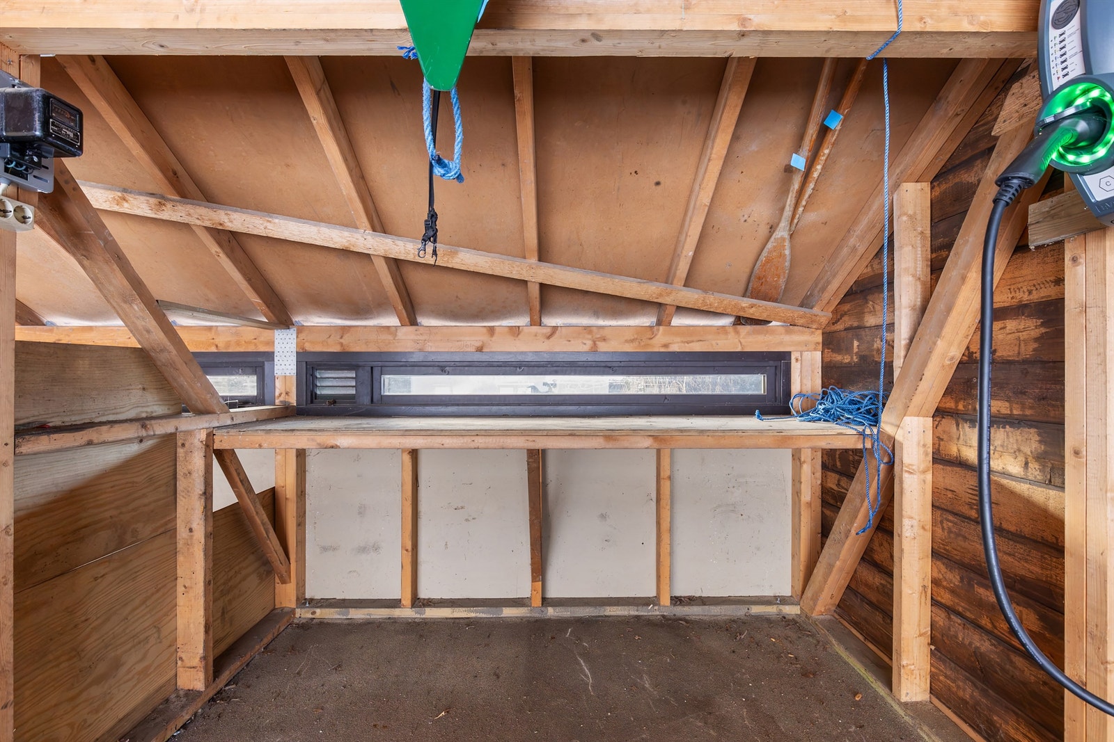 Praktisk smøre- eller arbeidsbenk. Galleribilde