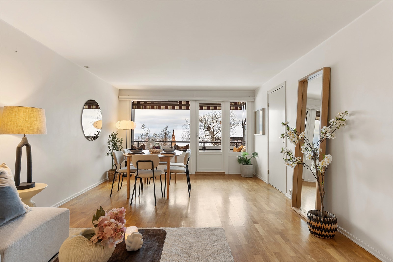 Alle vinduer og balkongdøren ble skiftet i 2023. Galleribilde