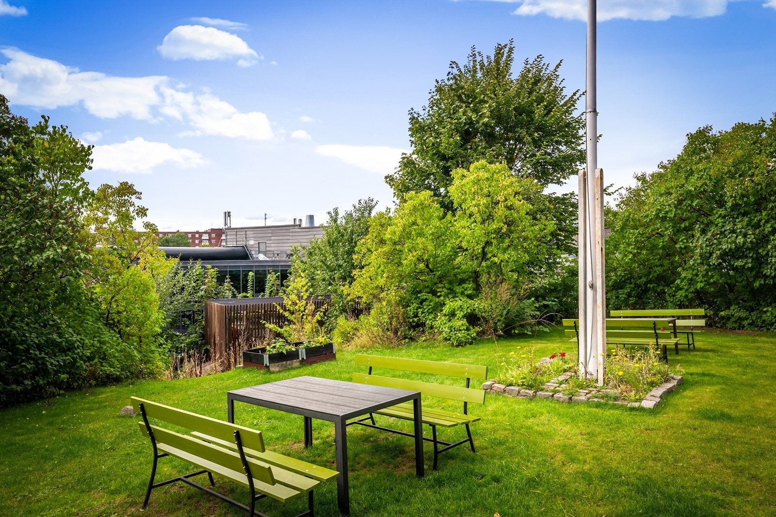 Borettslaget er meget populært og har en attraktiv beliggenhet med flott utsyn over nabolaget. Galleribilde