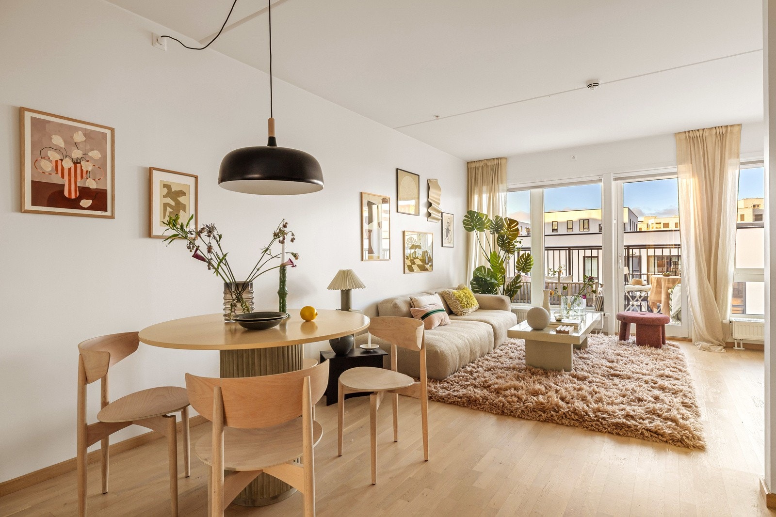 Ved full innfrielse av fellesgjeld vil månedlige felleskostnader bli kr. 4.733,- pr. mnd (4,89% rente på fellesgjeld) Galleribilde