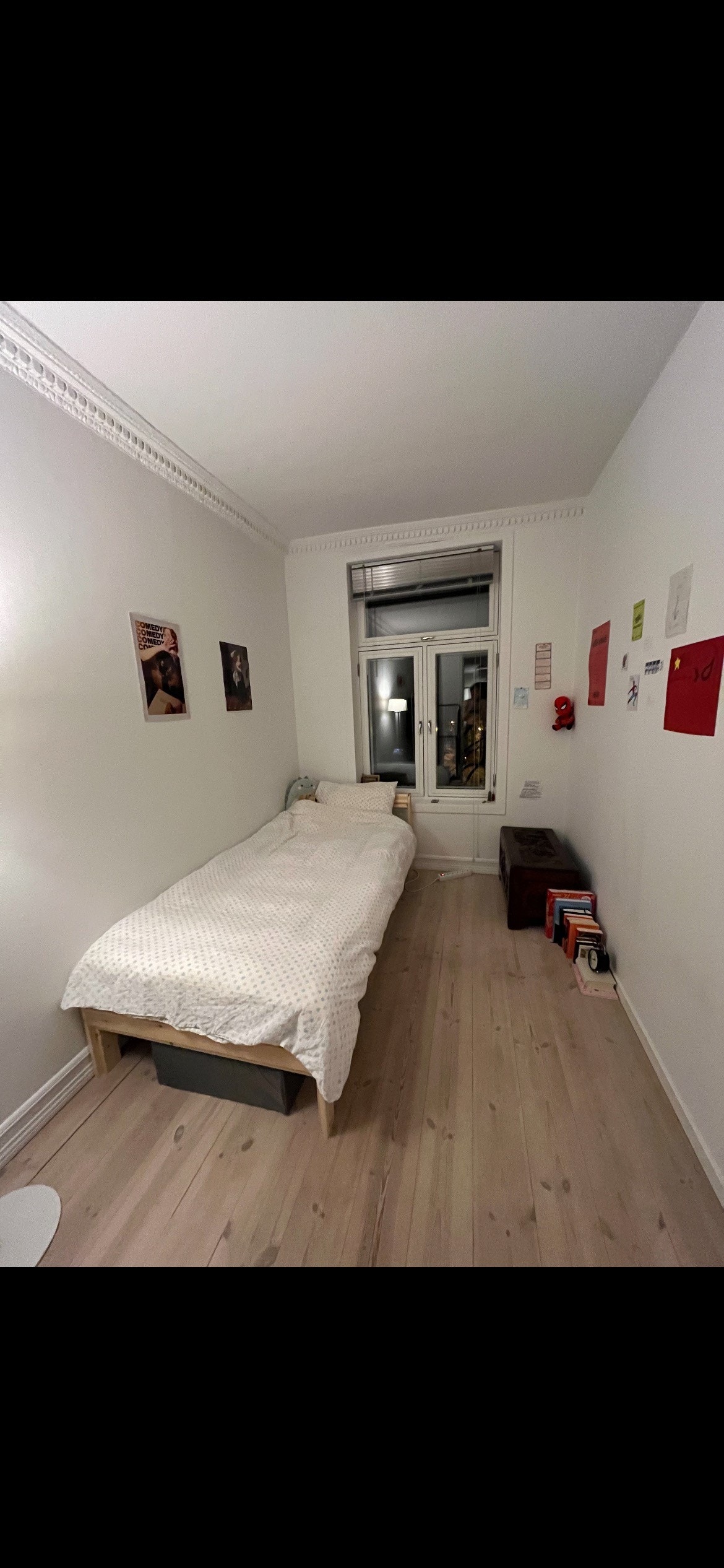 Tidligere innredning ledig soverom (sengen står fortsatt og kan følge med) Galleribilde