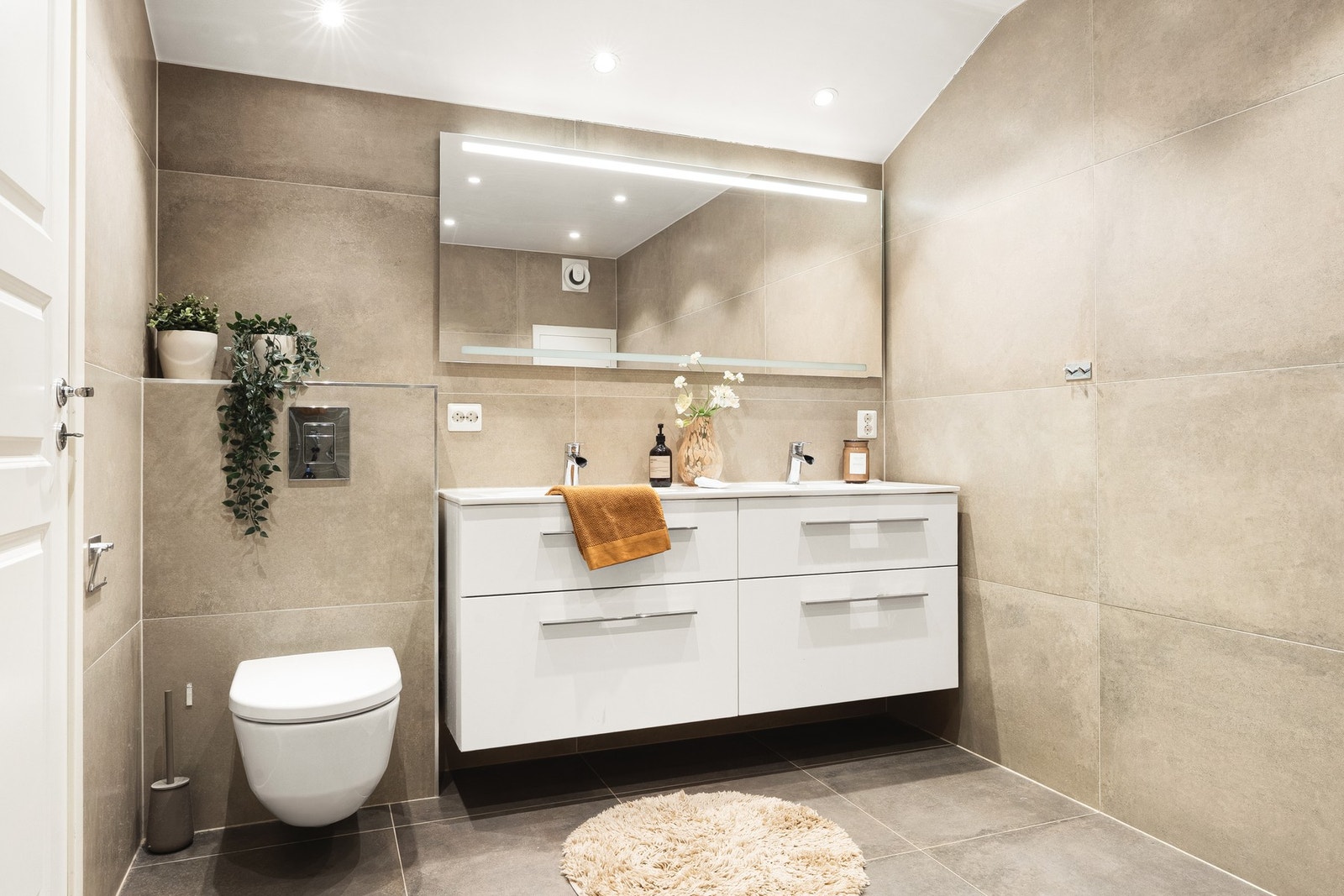 Badet på 7,4 kvm ble oppusset i 2016. Galleribilde