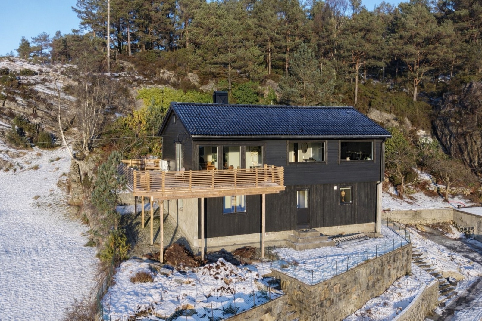 Flott og moderne enebolig over to plan med stor tomt! Galleribilde