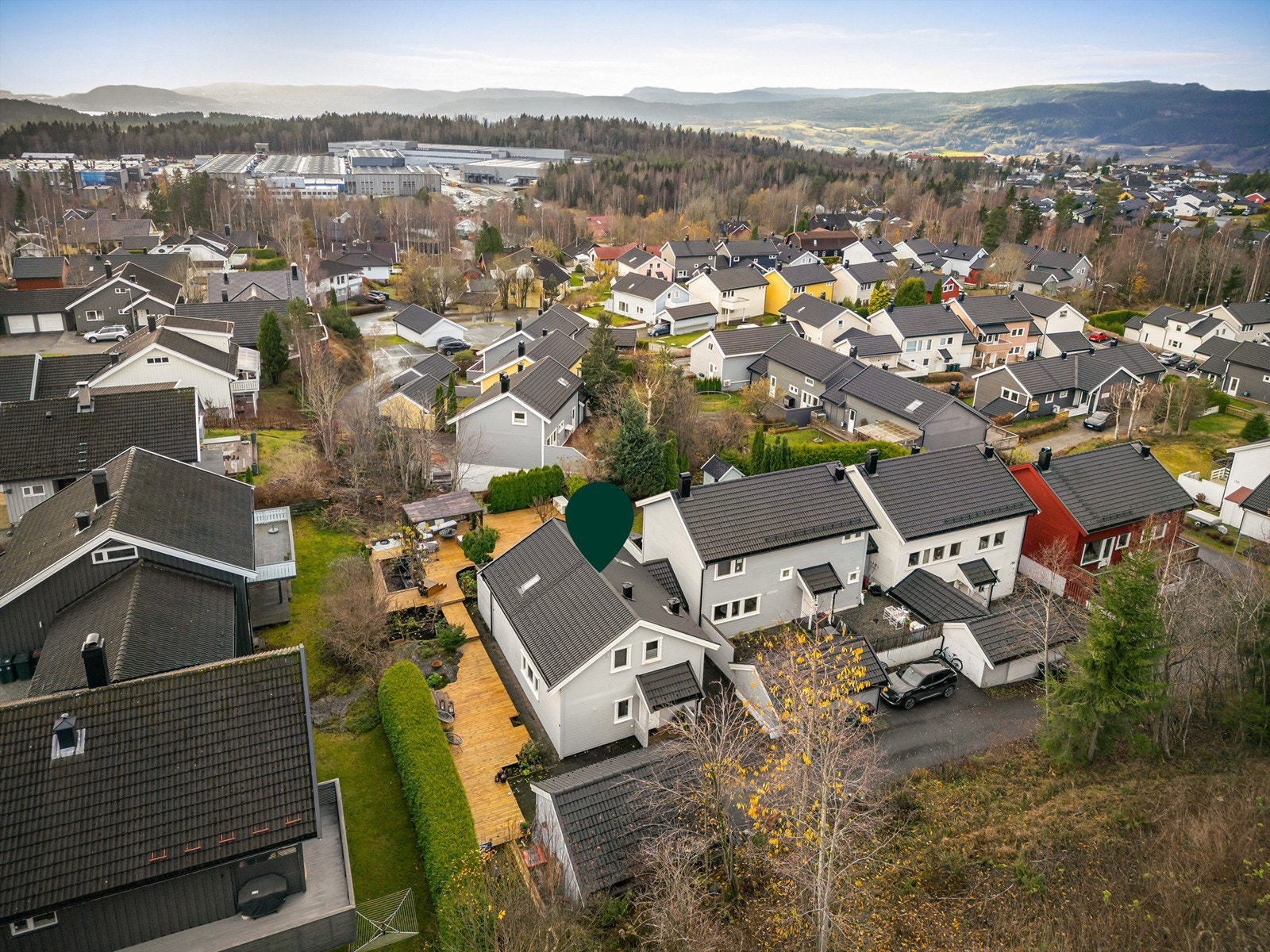 Nærmiljøet kan beskrives som svært barnevennlig, veletablert, trygt og attraktivt Galleribilde