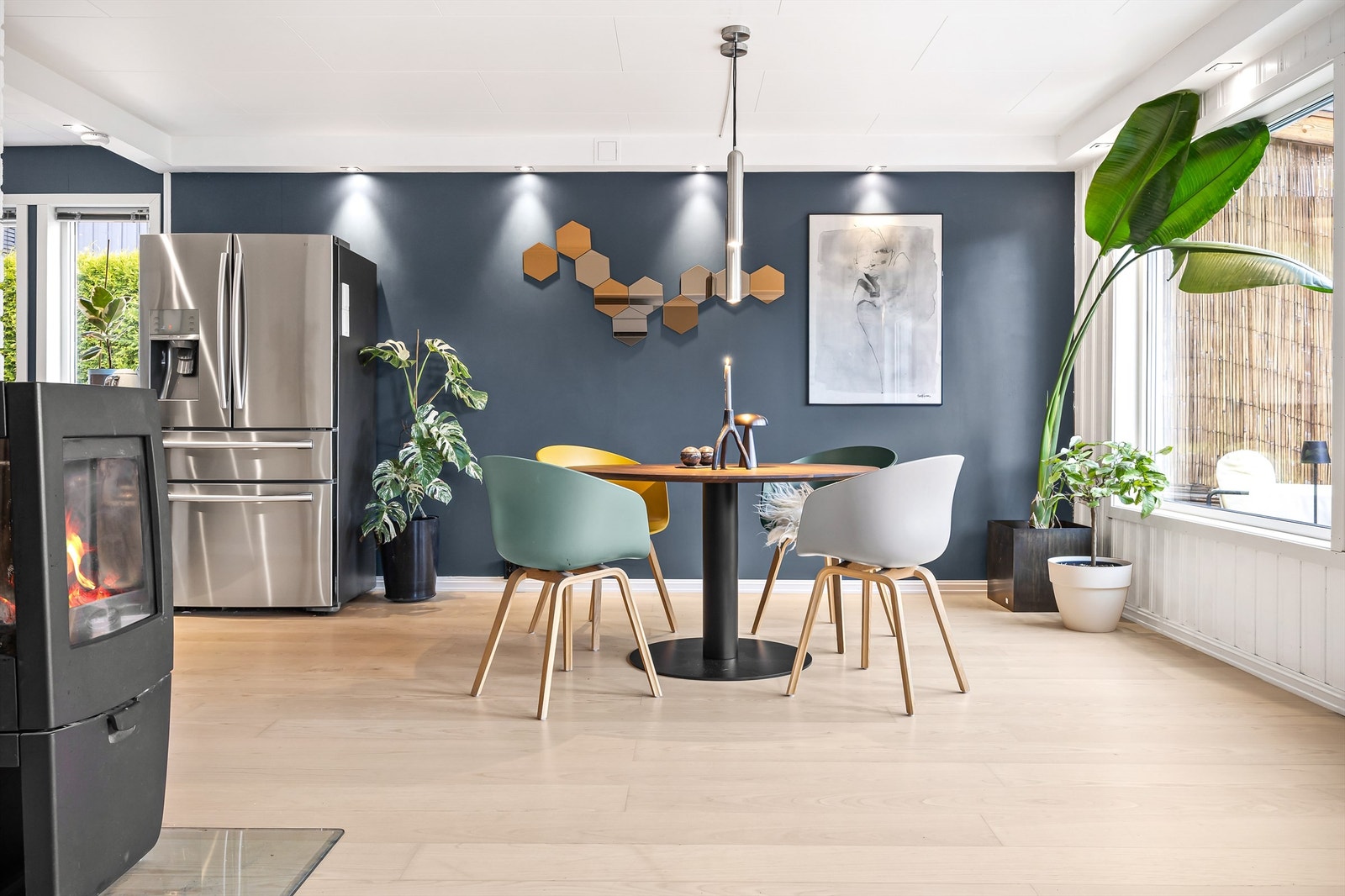 Åpen løsning mot kjøkkenet Galleribilde