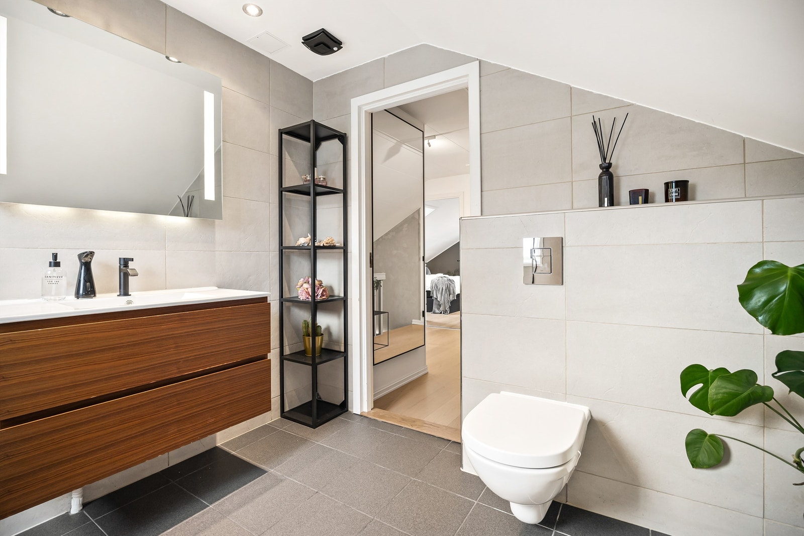 Badet har dusj fra 2024 (Tapwell) og gulvvarme Galleribilde