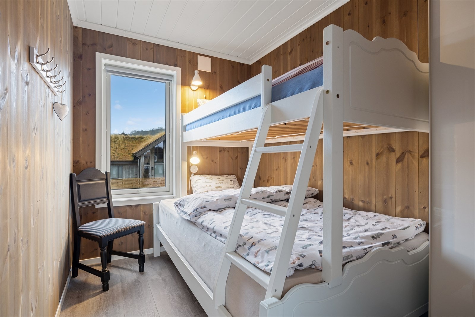 Soverom med familiefølelse - Et rom skapt for samvær og nærhet - perfekt for barn, familie og små morgenstunder. Galleribilde