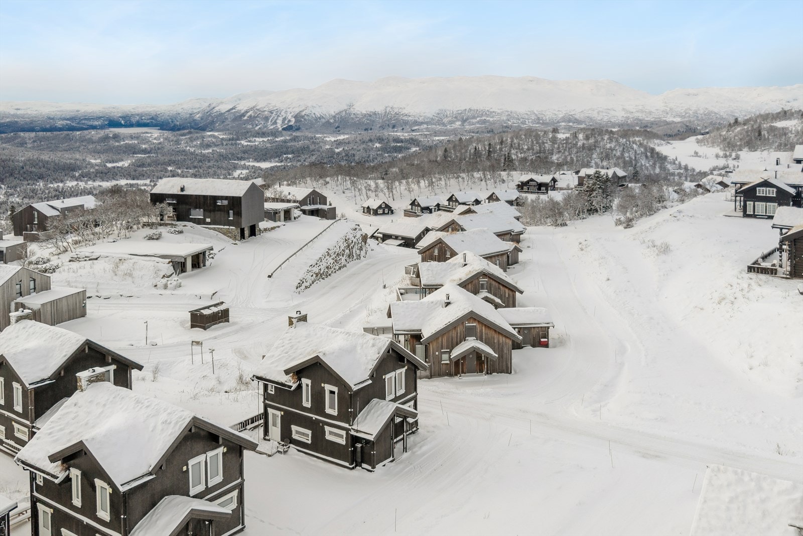 På toppen av Holtardalen kan du nyte hyttelivet med fantastisk og maksimal utsikt. Galleribilde