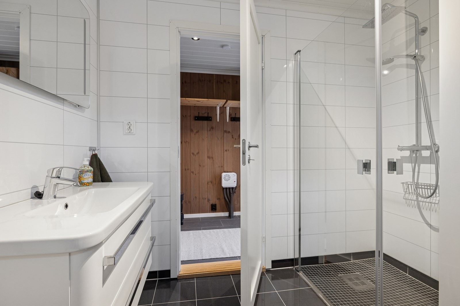 Smart og funksjonelt - perfekt for et aktivt hytteliv med skiturer og uteglede. Galleribilde