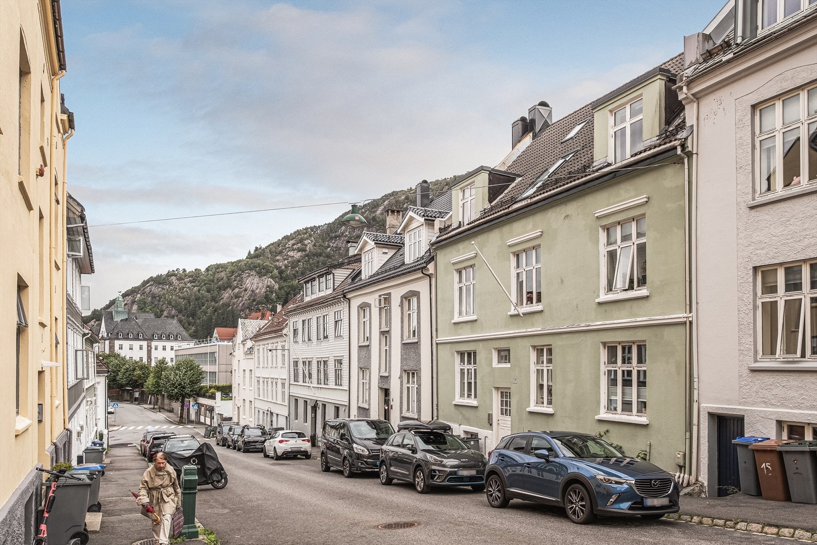 Her bor du sentralt i et av Bergens mest populære boligområder, med kort avstand til "alt" du trenger. Velkommen til en hyggelig visning, husk påmelding! Galleribilde