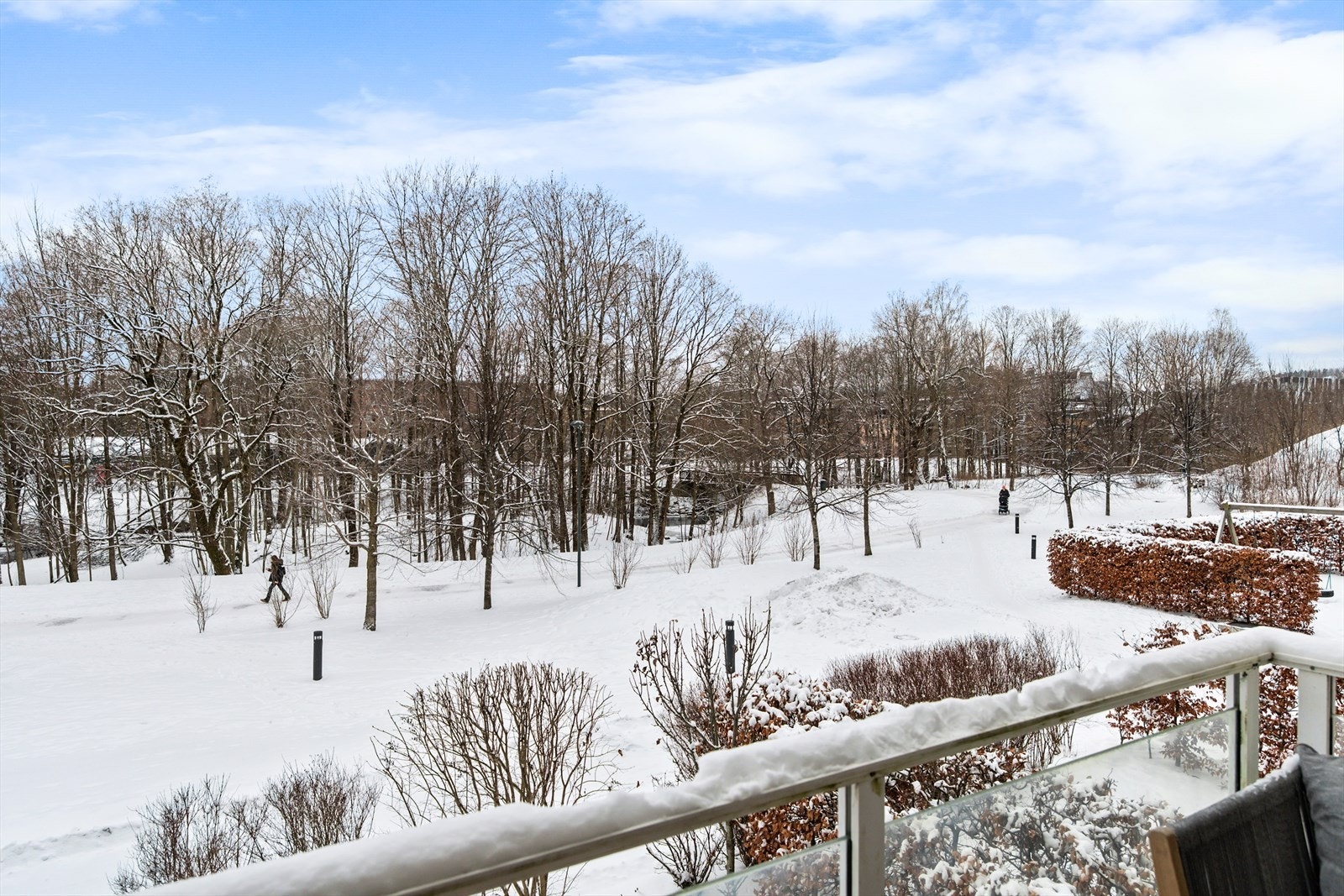 Balkongen har hyggelig utsyn mot Akerselva og omkringliggende grøntarealer. Galleribilde