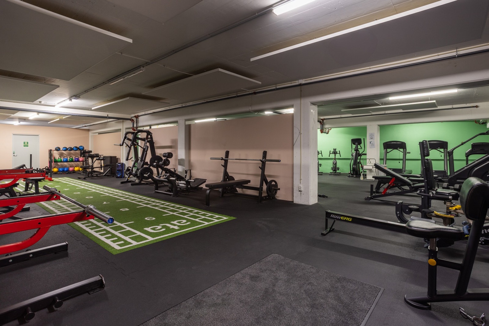 Flott felles treningsrom i borettslaget som kan benyttes for billig årspris. Galleribilde