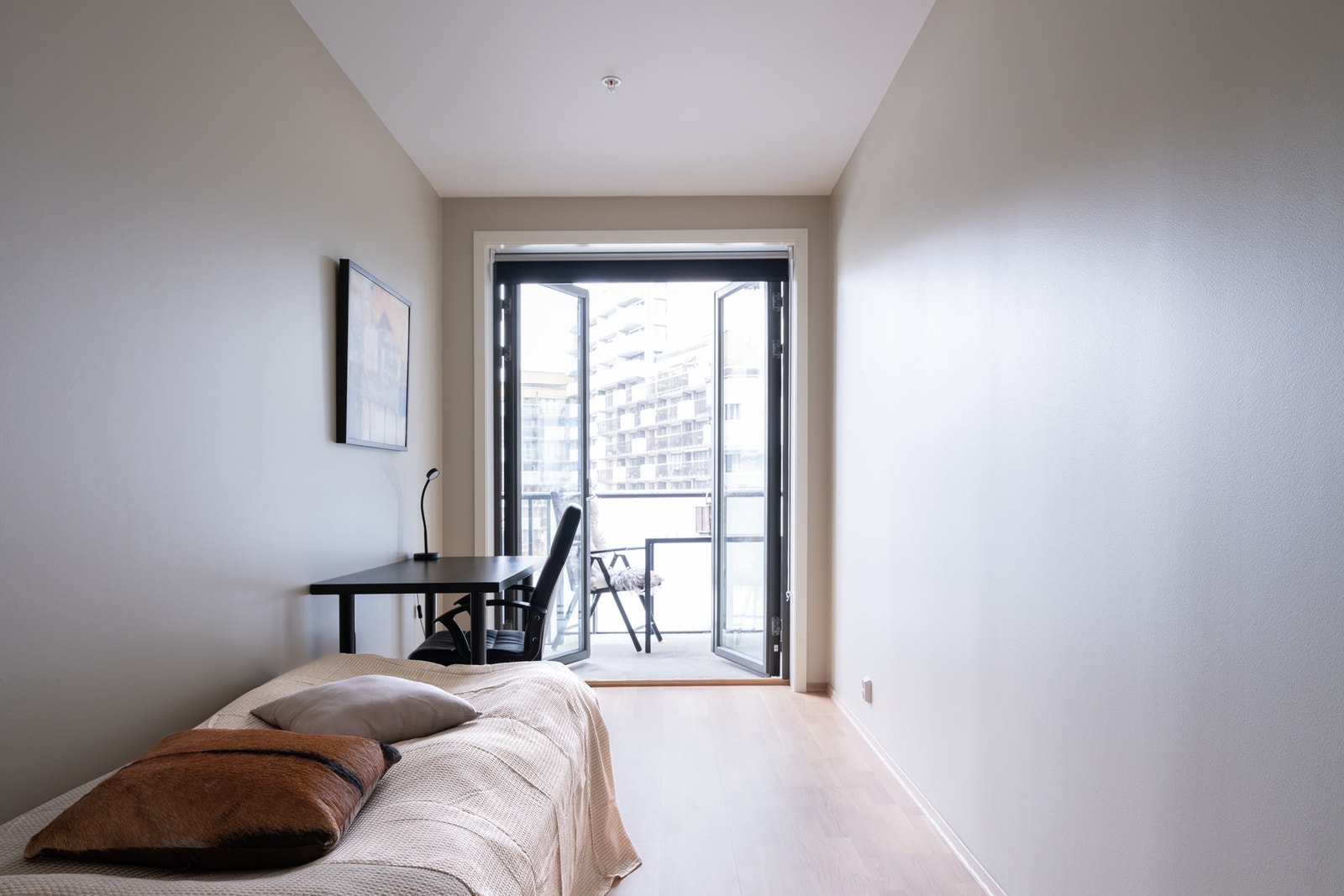 De to andre soverommene er også av fin størrelse. Herfra er det også utgang til balkongen. Galleribilde