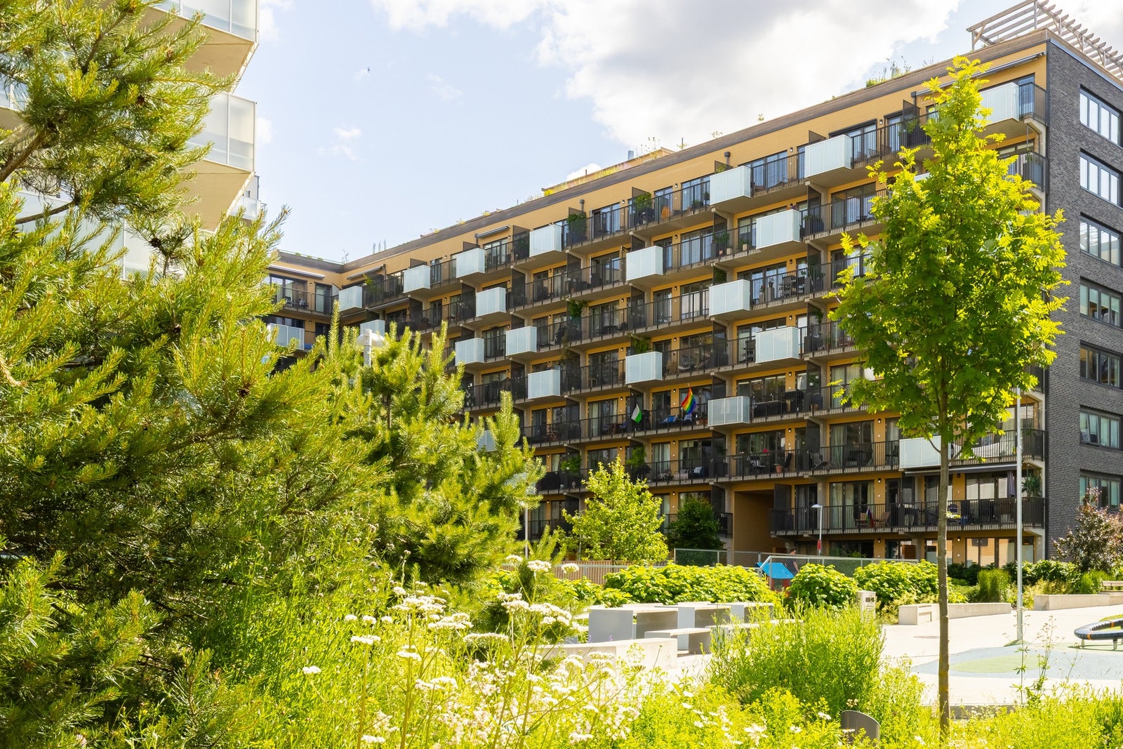 Fellesareal. Det er mulig å booke en pergola i gårdsrommet, samt gassgrill. Galleribilde