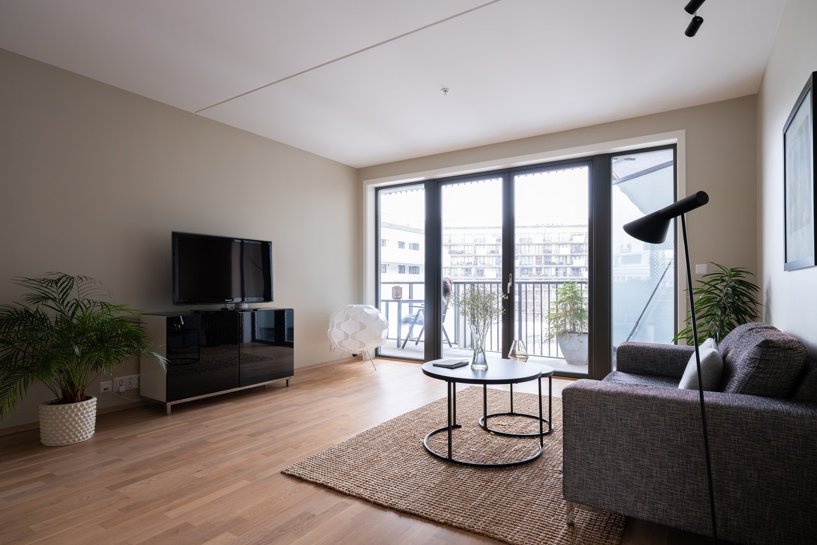 Her får du gleden av generøse vindusflater som gir rikelig med naturlig lysinnslipp. Galleribilde