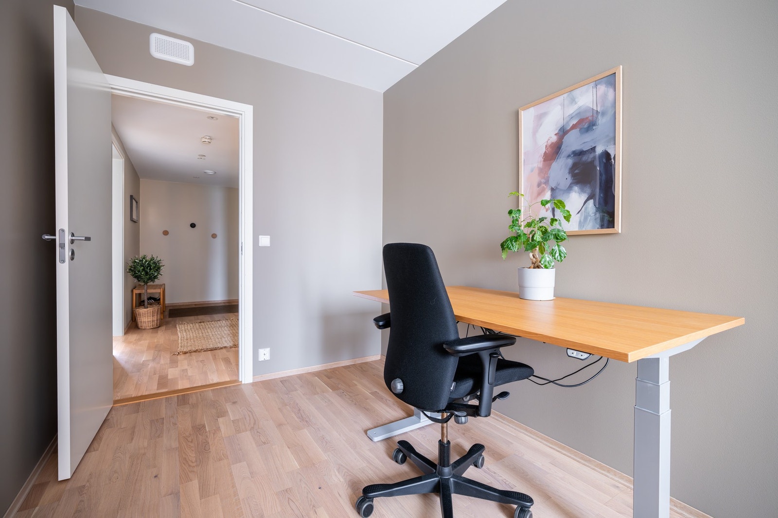 Rommene er perfekt som barnerom, gjesterom og/eller kontor - alt etter ønske og behov. Galleribilde