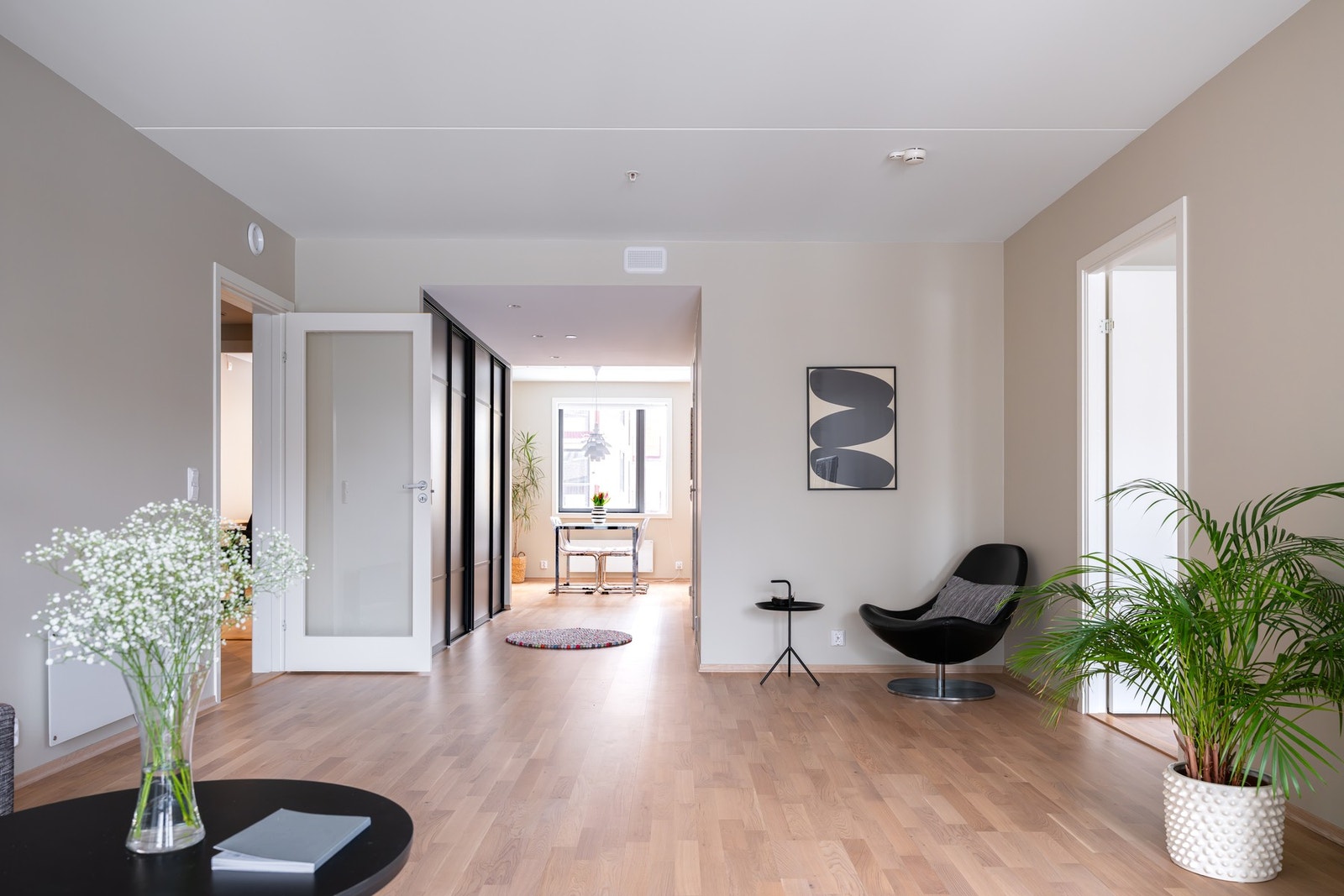 Den balanserte ventilasjonen bidrar til et godt inneklima og bomiljø. Galleribilde