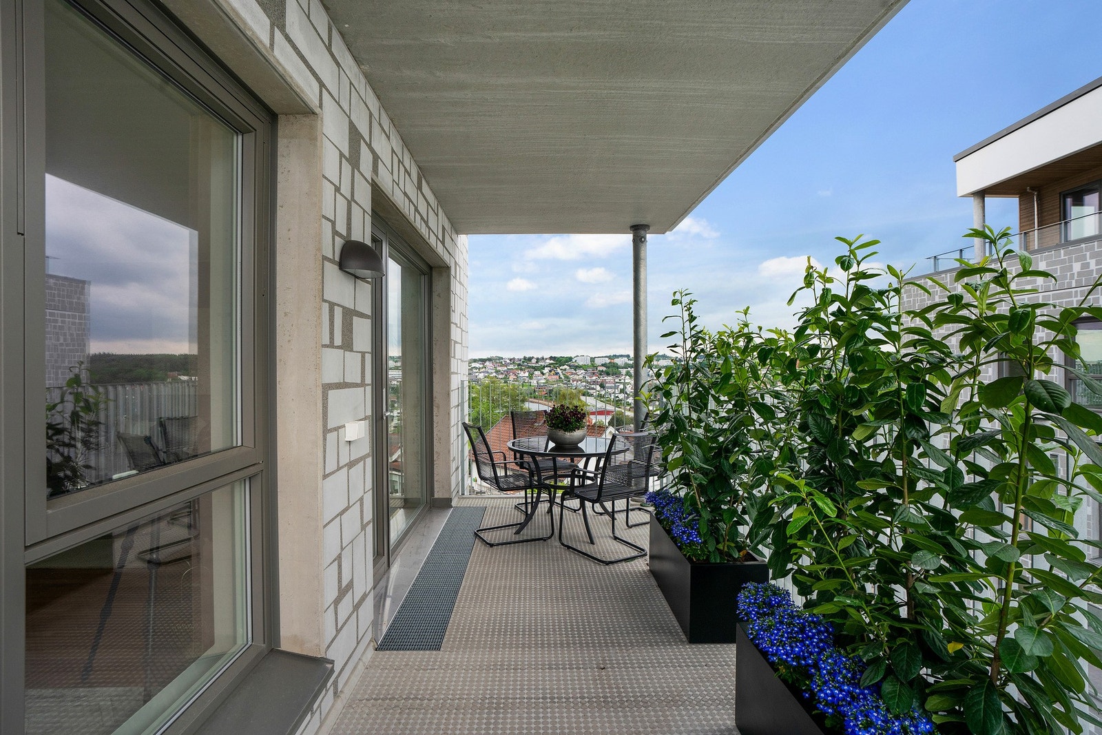 Utmerket balkong på 14 kvm. med flott utsikt mot sør Galleribilde