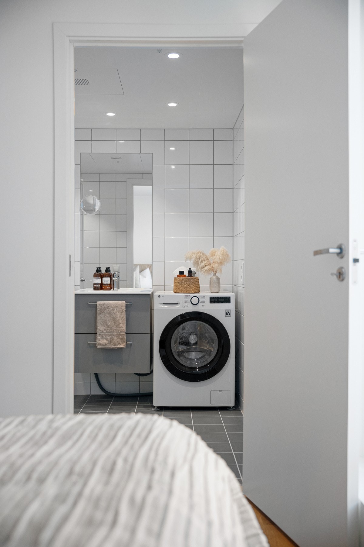 Pent bad direkte inn fra soverom Galleribilde