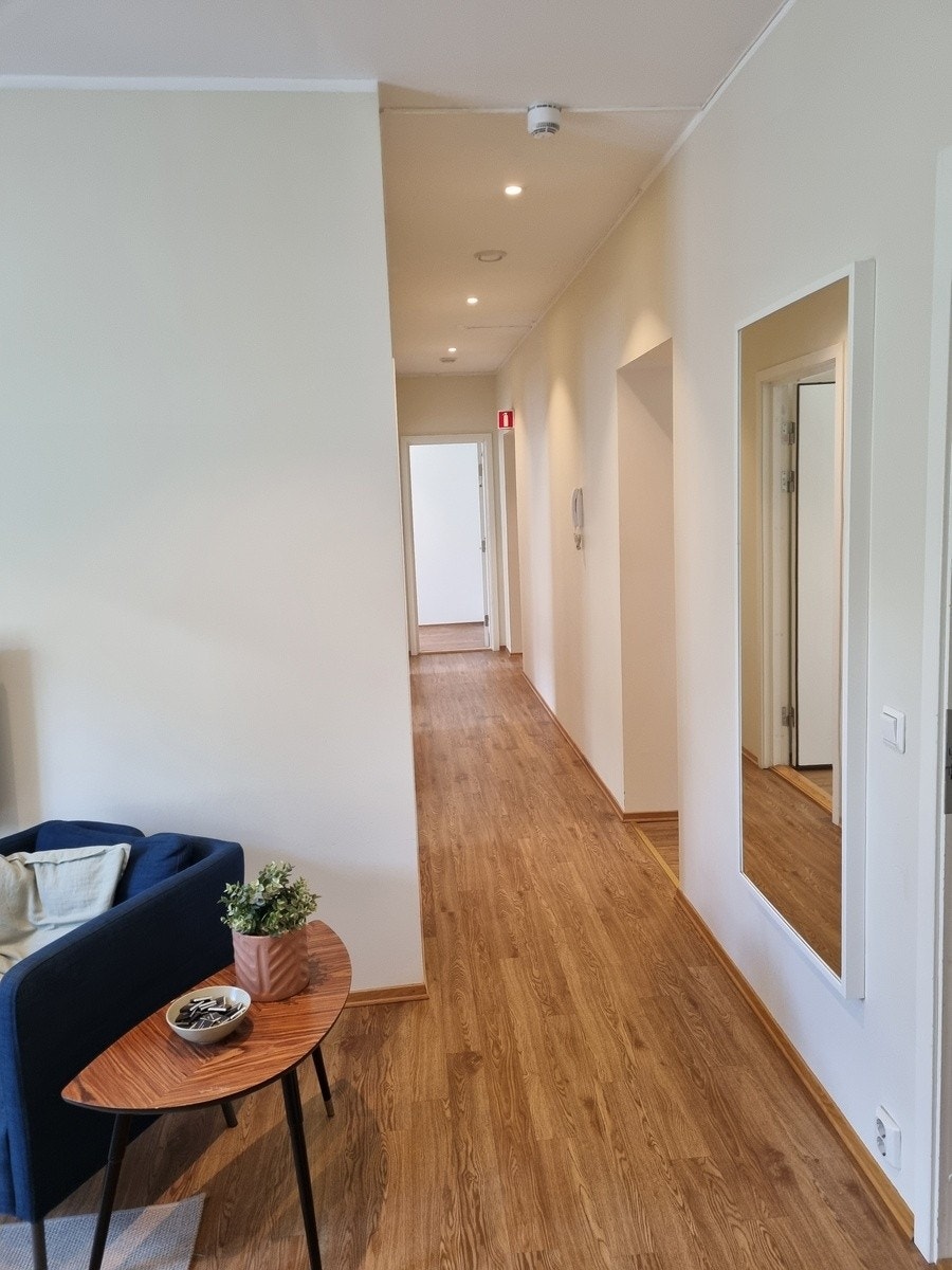 Stue mot mellomgang Galleribilde