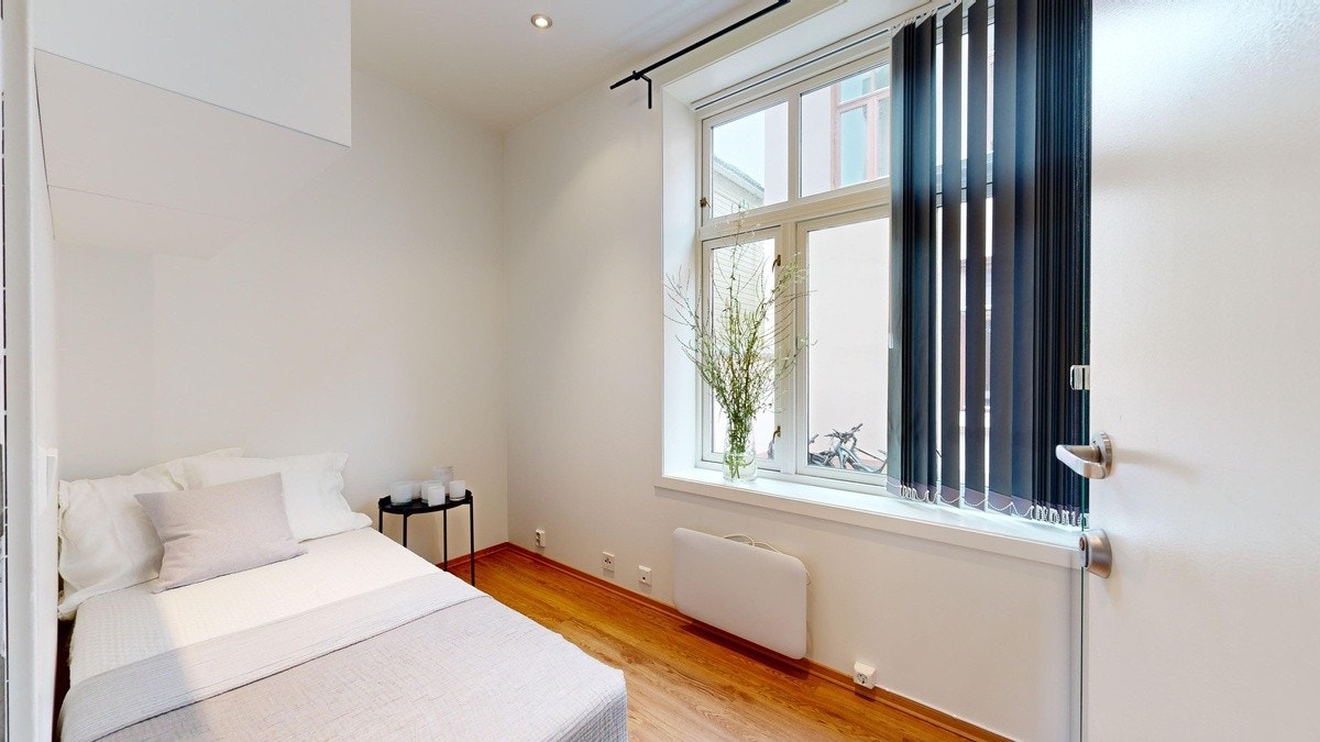 Rom 105 vender mot bakgård Galleribilde