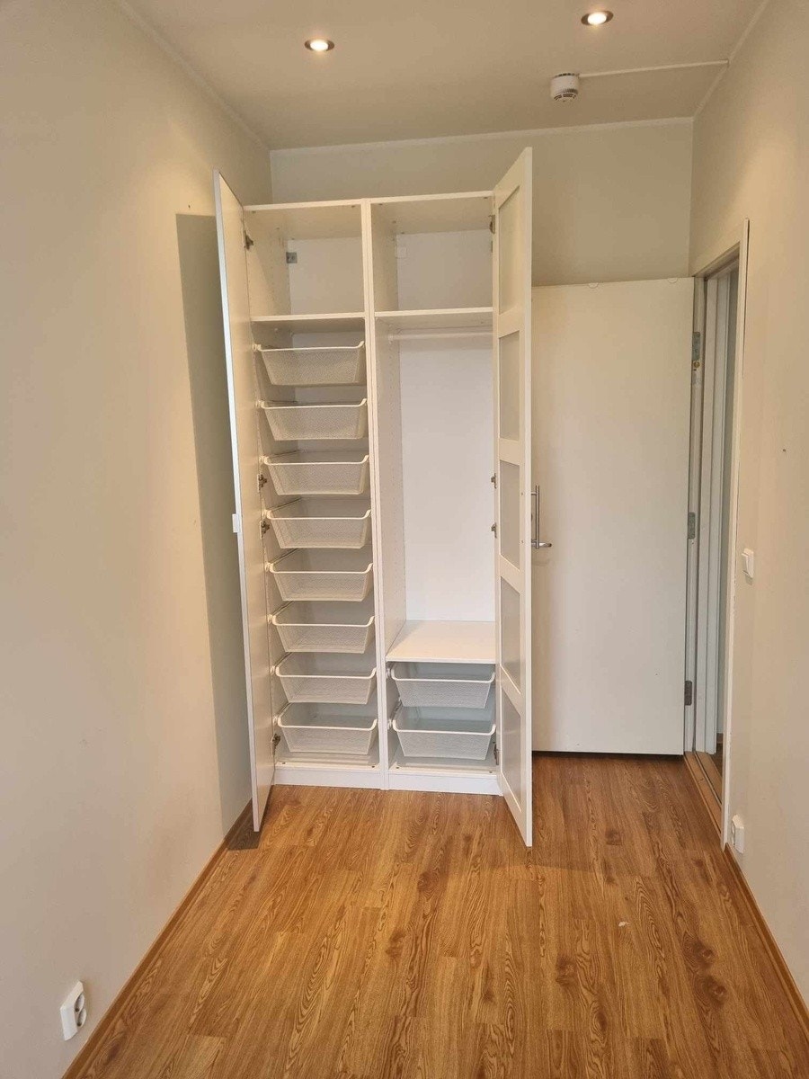 Rom 104 m garderobeskap Galleribilde