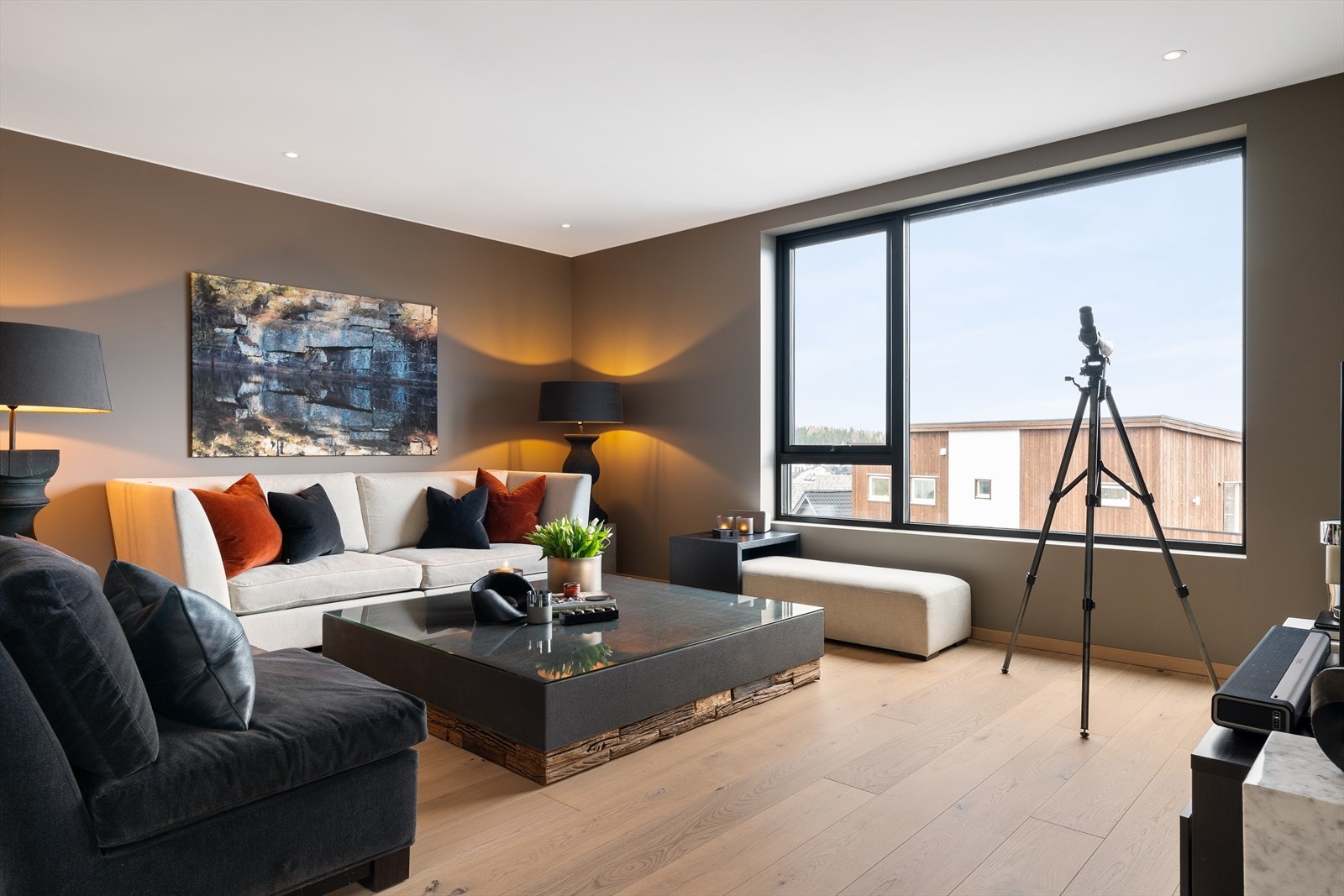 Velkommen til Arne Garborgs veg 5 og en unik leilighet helt ved Bymarka på Ugla. Galleribilde