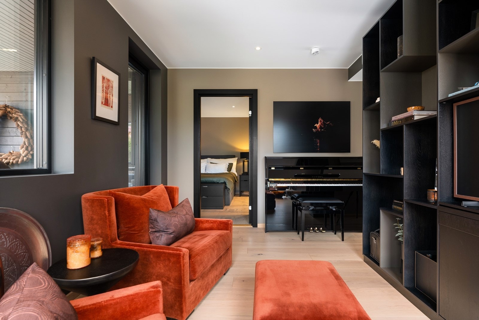 Her kan man trekke seg tilbake etter en lang dag i vakre Bymarka! Avbildet bokhylle er tegnet og plassbygd av Byåsen Trevare. Galleribilde