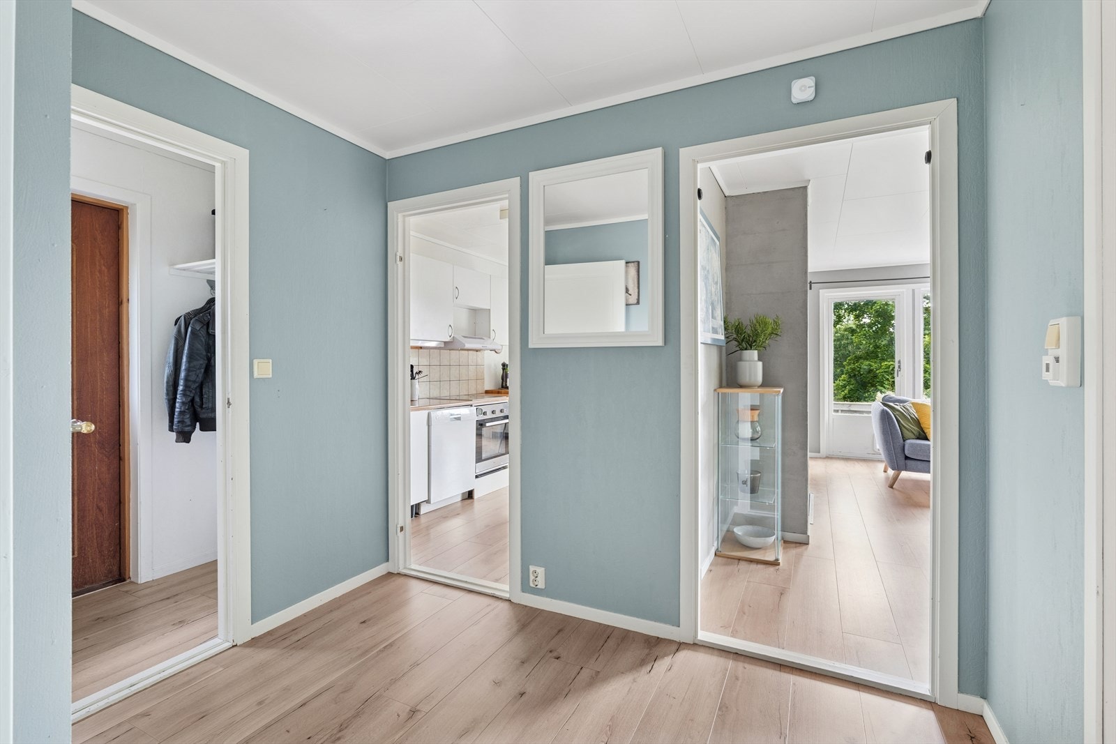 Boligen har en enkel og gjennomgående planløsning som gir god flyt mellom rommene Galleribilde