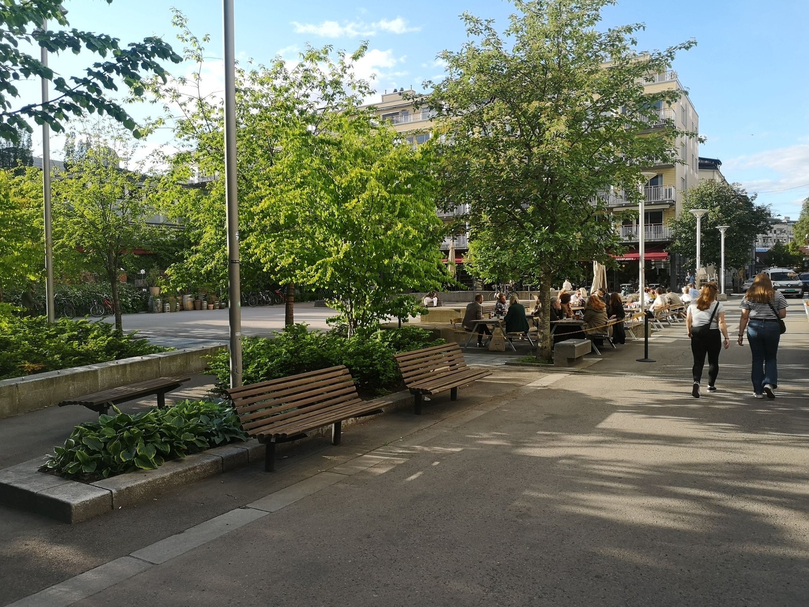 Teaterplassen. Galleribilde