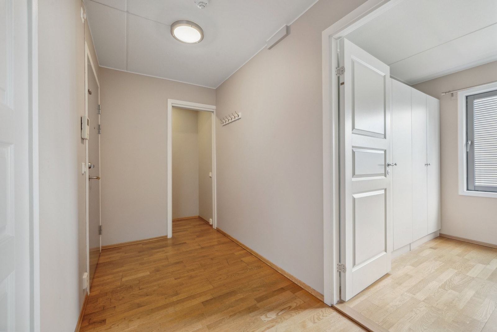 Gang. Inngang til det store soverommet. Galleribilde