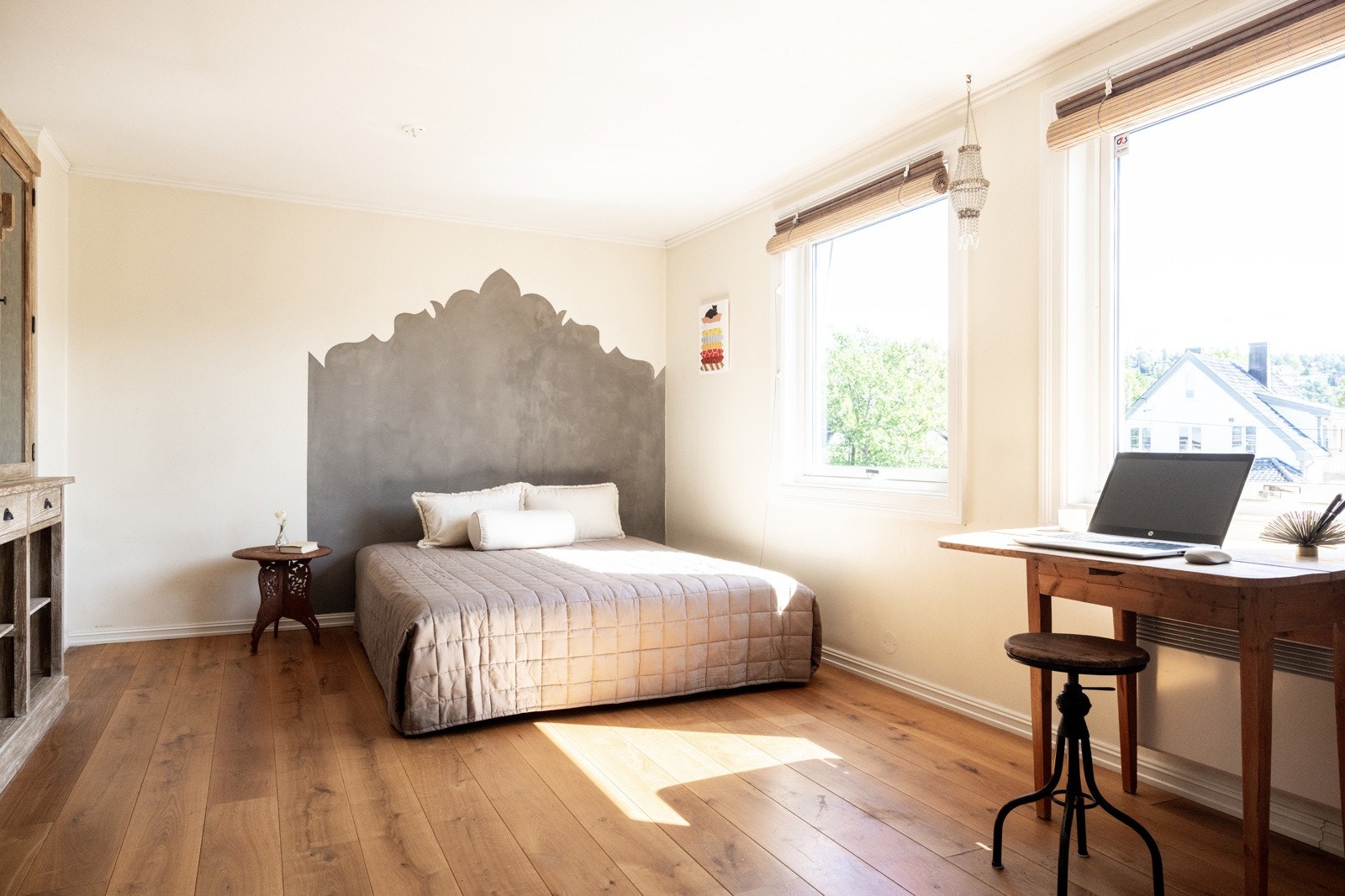 Soverom 2 er også av god størrelse og mye naturlig lysinnslipp. Galleribilde