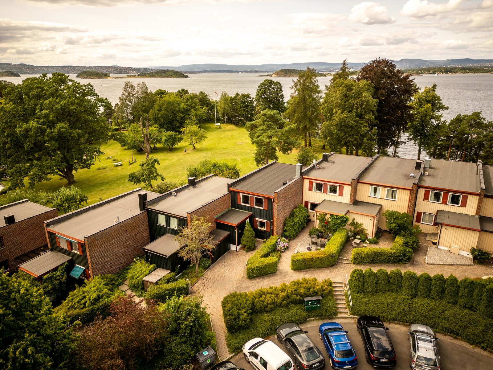 For øvrig er det parkeringsmulighet ved snuplassen rett utenfor boligen. Galleribilde