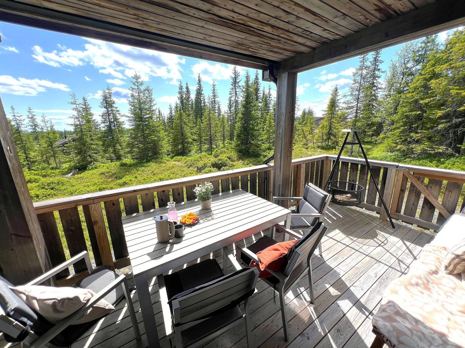 God plass til møbler og bålpanne/grill på terrassen. Galleribilde