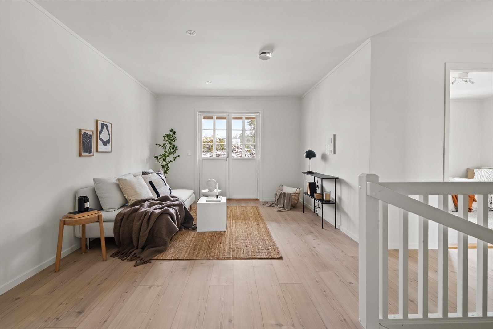 Et fleksibelt oppholdsrom som passer både som lekeområde for barna, TV-stue eller et stille sted å trekke seg tilbake. Galleribilde