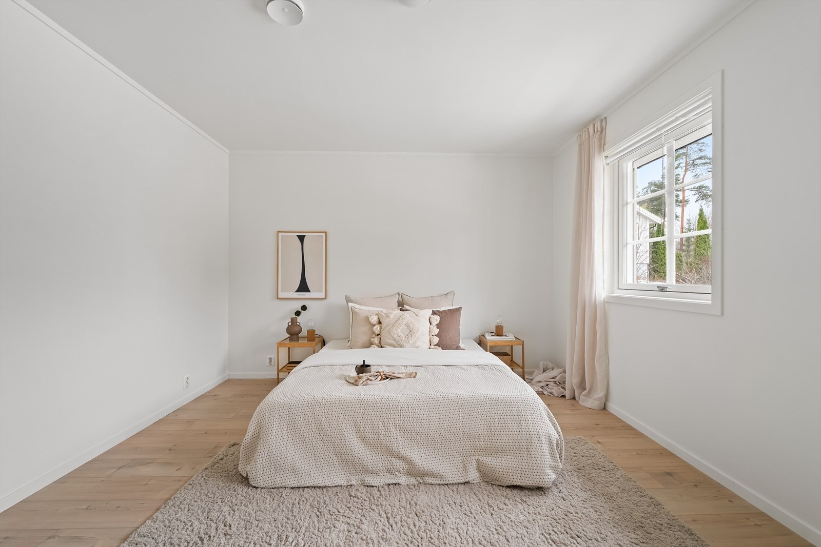 Alle fire soverom ligger samlet i andre etasje - en praktisk løsning for familielivet. Galleribilde