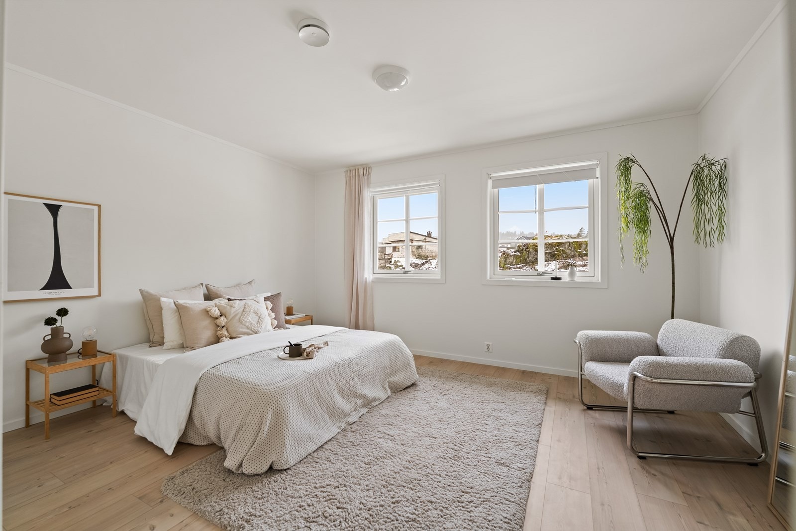 Hovedsoverommet er romslig og kan enkelt innredes med dobbeltseng, garderobe og tilhørende møbler. Galleribilde